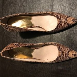 Michael Kors Beige Snakeskin Pumps Size 9